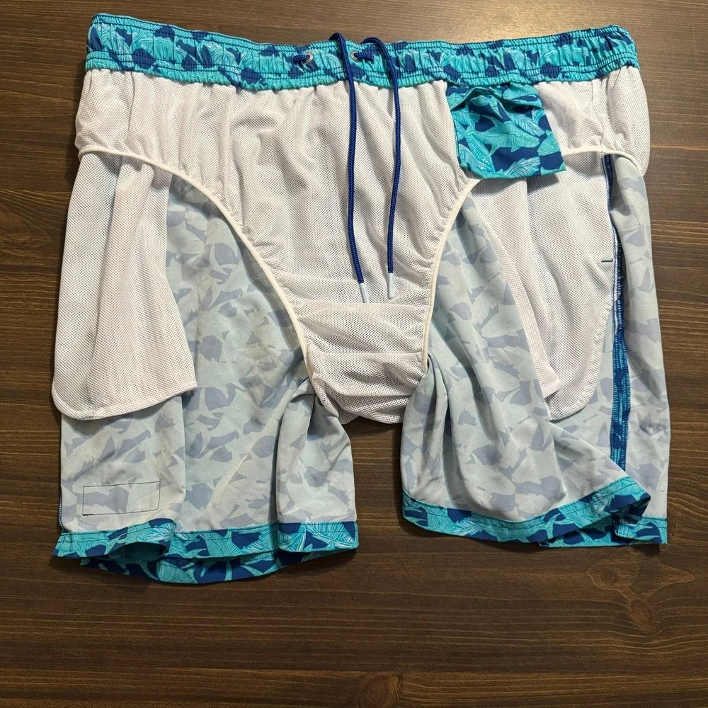 Vineyard Vines Board Shorts Mens 2XB Blue Full Graphic Leafs Fishes Floral Beach